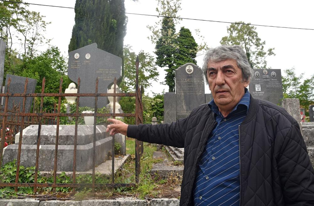 Zapustali smo, Radoman
