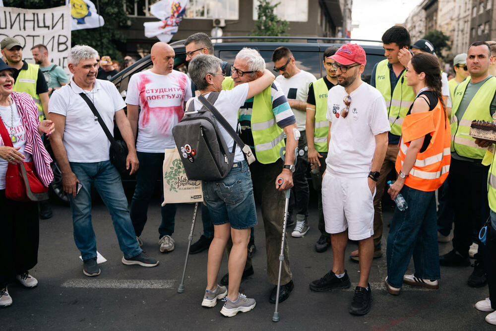 <p>Glavni dio studentskog protesta "Ti i ja, Slavija" počeo je nešto poslije 18 časova. Protest bi zvanično trebalo da traje do 20 časova</p>