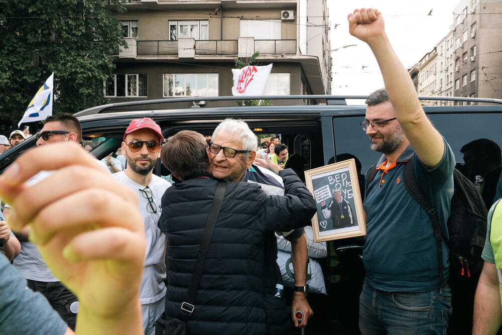 <p>Glavni dio studentskog protesta "Ti i ja, Slavija" počeo je nešto poslije 18 časova. Protest bi zvanično trebalo da traje do 20 časova</p>