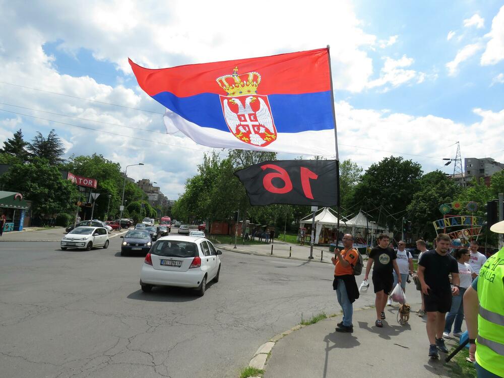 <p>Glavni dio studentskog protesta "Ti i ja, Slavija" počeo je nešto poslije 18 časova. Protest bi zvanično trebalo da traje do 20 časova</p>
