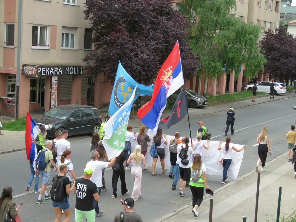 <p>Glavni dio studentskog protesta "Ti i ja, Slavija" počeo je nešto poslije 18 časova. Protest bi zvanično trebalo da traje do 20 časova</p>