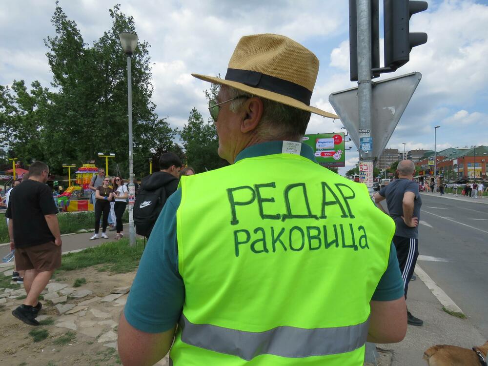 <p>Glavni dio studentskog protesta "Ti i ja, Slavija" počeo je nešto poslije 18 časova. Protest bi zvanično trebalo da traje do 20 časova</p>