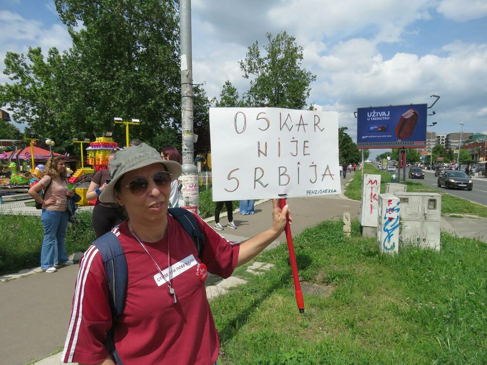 <p>Glavni dio studentskog protesta "Ti i ja, Slavija" počeo je nešto poslije 18 časova. Protest bi zvanično trebalo da traje do 20 časova</p>