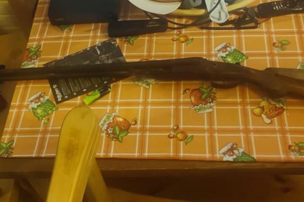 Puška oduzeta od Šakovića, Foto: Uprava policije