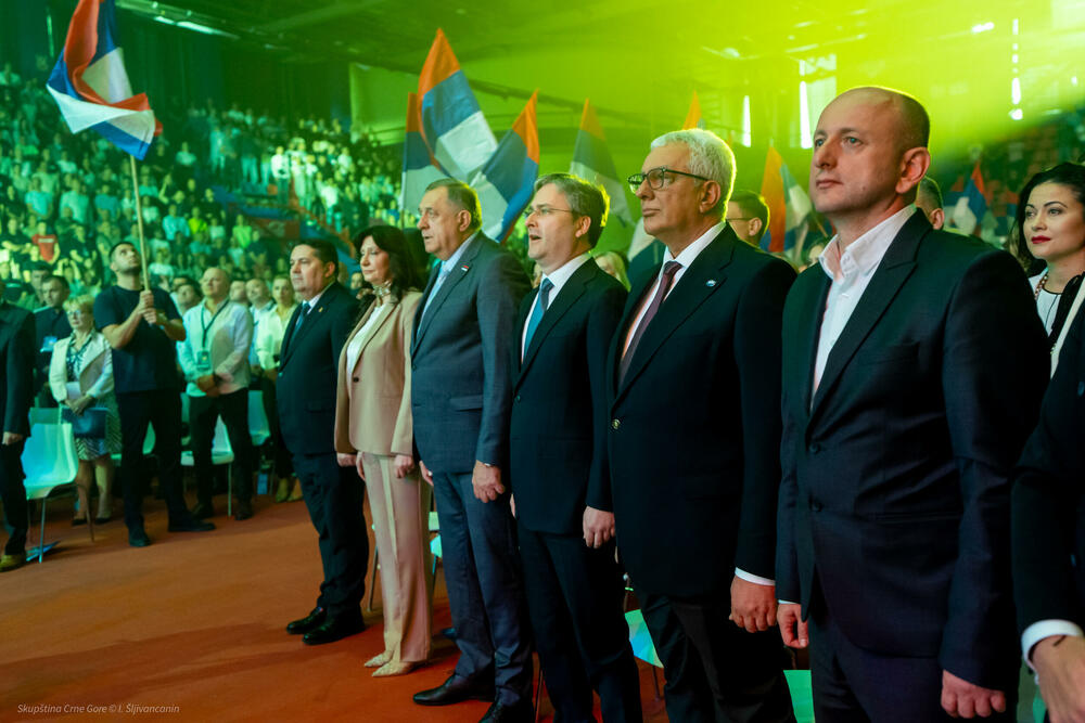 <p>&ldquo;Slobodno mogu da kažem: po prvi put od završetka Drugog svjetskog rata Srbi su dio vlasti u Crnoj Gori, i to demokratske i proevropske vlasti, uvaženi od drugih, posvećeni pomirenju i mirnom životu, kao i napretku svih, bez bilo kakvih isključivosti, bez bolnih podjela i stalnog vraćanja nazad&rdquo;, naveo je predsjednik crnogorskog parlamenta i lider Nove srpske demokratije (NSD) Andrija Mandić</p>