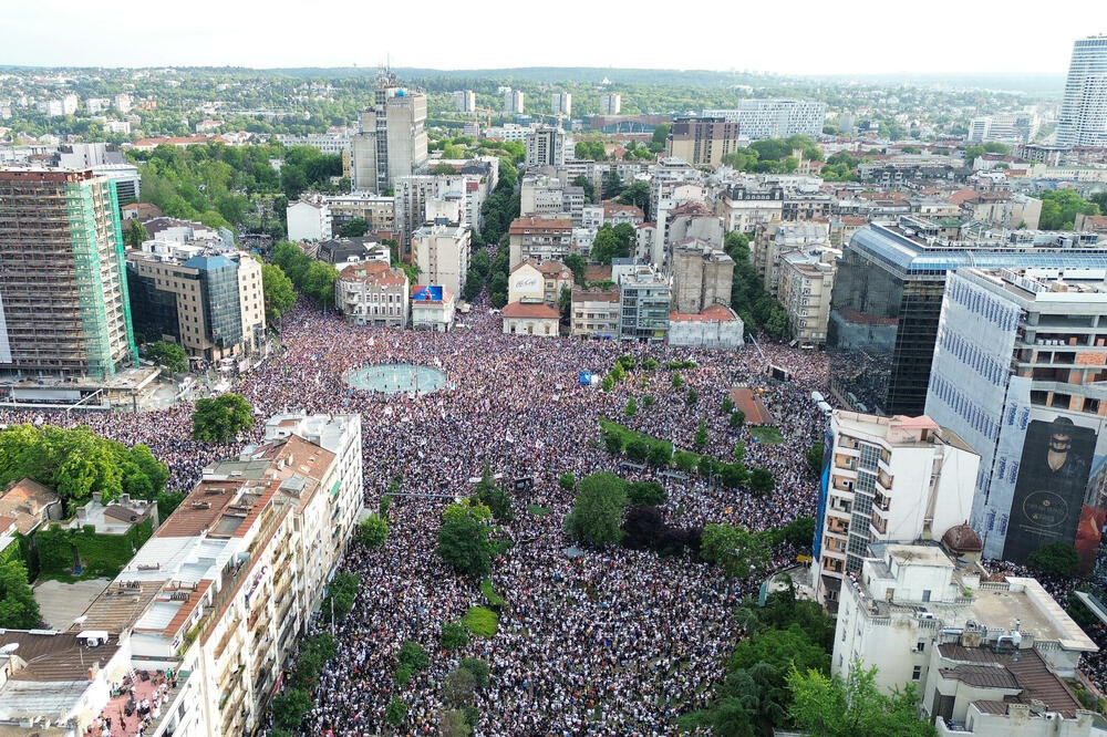 Sa skupa "Ti i ja, Slavija", Foto: Reuters
