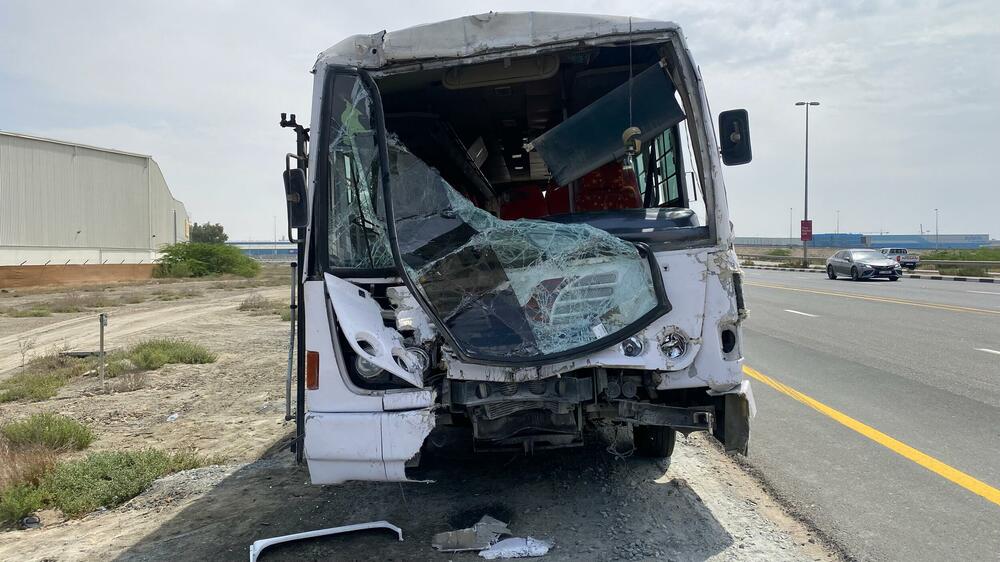 Pakistan: Minibus udario u autobus, poginulo 17 osoba