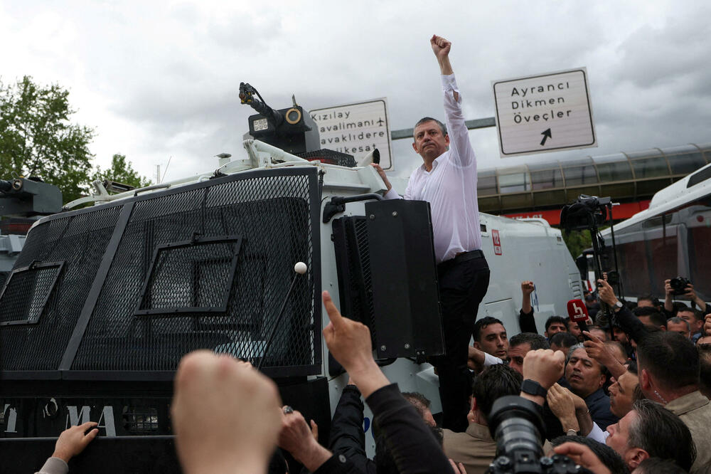 Zbačeni lider CHP-a Ozgur Ozel u Ankari 24. maja, Foto: Rojters
