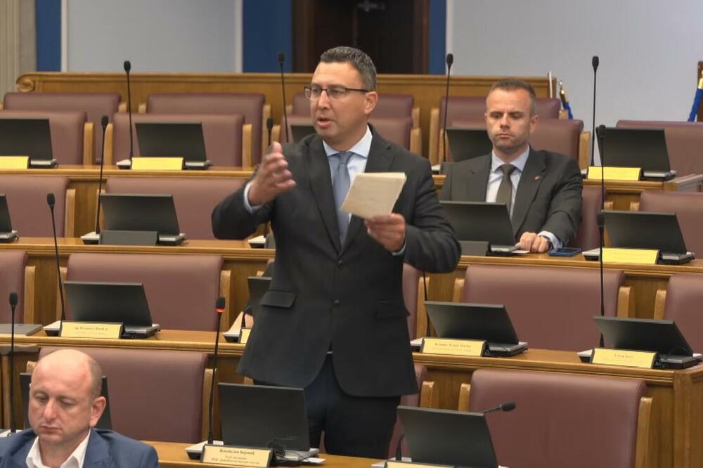 Bojović na današnjoj sjednici parlamenta, Foto: Printscreen/Youtube