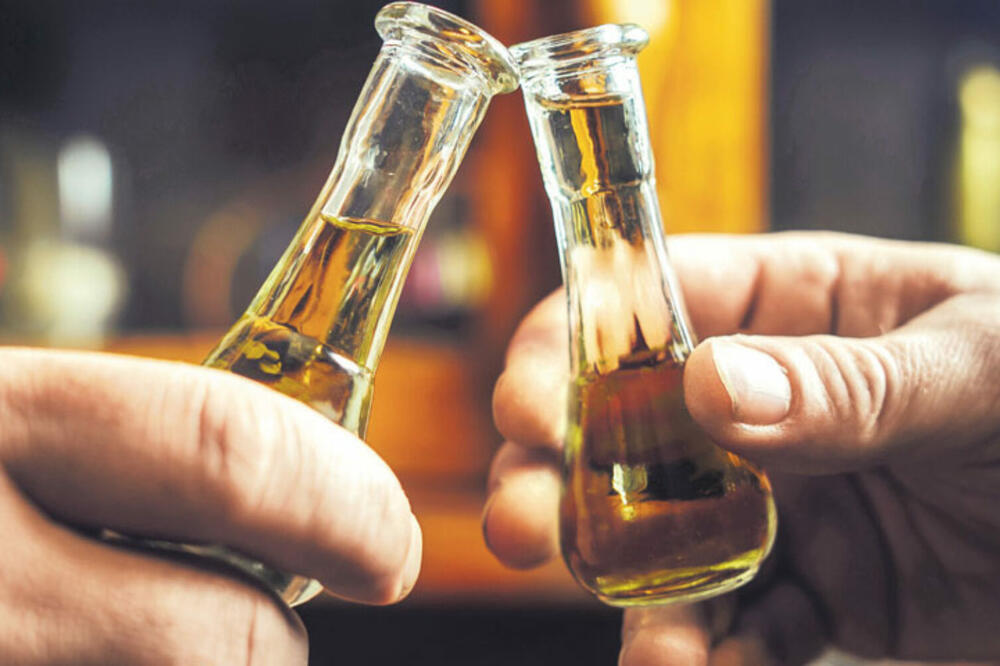Domaća rakija samo za kuću i goste (Ilustracija), Foto: Shutterstock