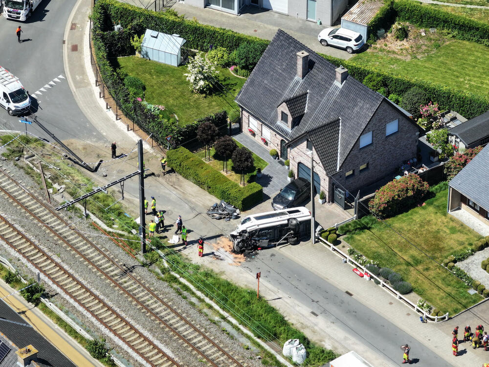 Voz udario u školski kombi u Belgiji, poginule četiri osobe