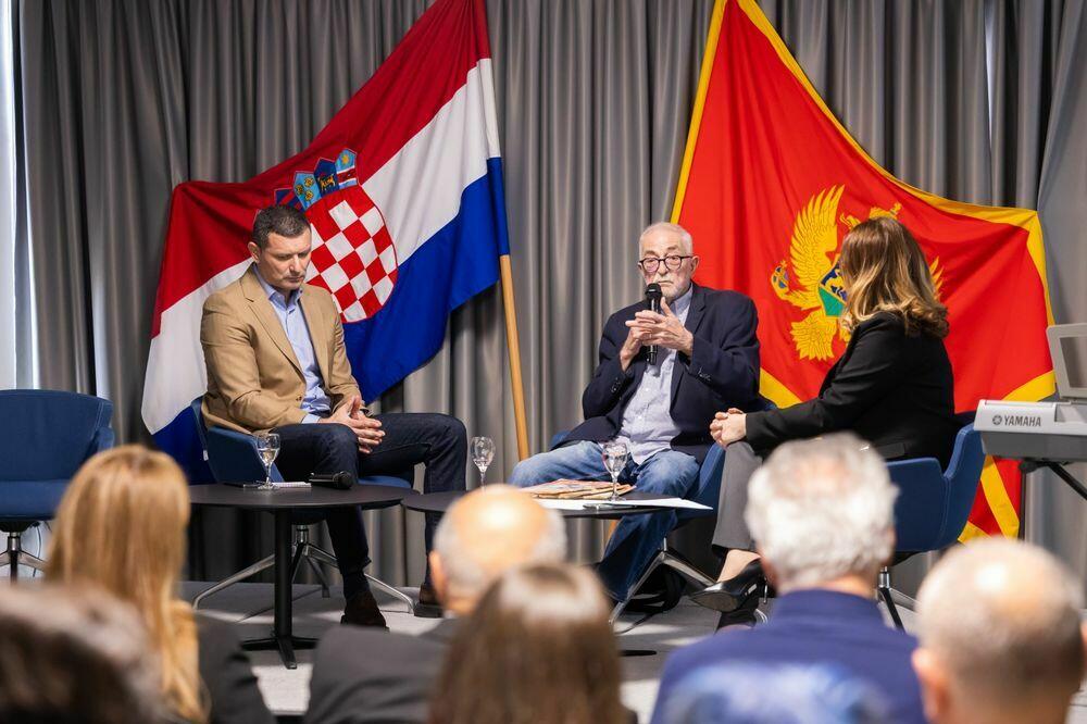 Sa skupa, Foto: Mediabiro