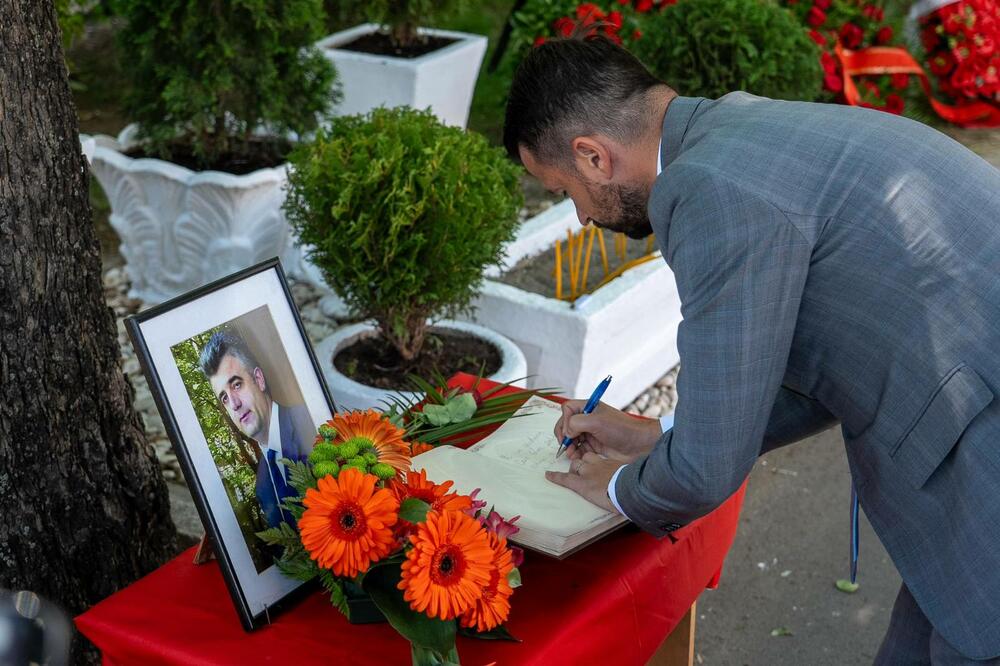 Milatović: Dosta je floskula i praznih riječi, građani Crne Gore i...