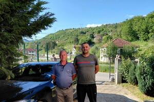 Bjelopoljci spasili sugrađanina iz slupanog auta prije nego što se...