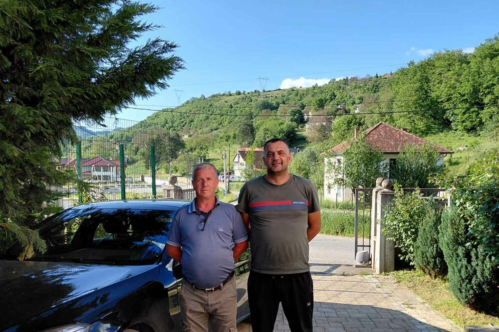 Bjelopoljci spasili sugrađanina iz slupanog auta prije nego što se...