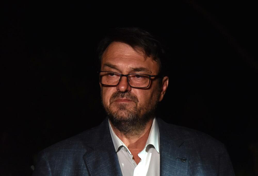 <p>"Istina o ubistvu Duška Jovanovića je bila ista od početka i pravdu je morala pronaći, ali ona dolazi tek kad je neko dovoljno hrabar da je potraži", kazao je glavni i odgovorni urednik &ldquo;Dana&rdquo; Mladen Milutinović</p>