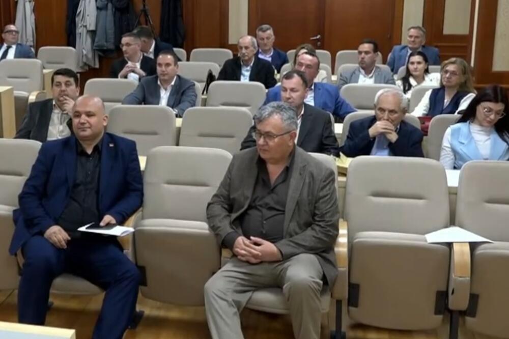 Suština rješenja - sprečavanje zloupotrebe privremenih ovlašćenja: detalj sa sjednice SO Pljevlja, Foto: Goran Malidžan