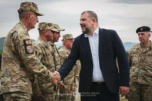 Krapović: Započeta kampanja "Vojska na vašem pragu", građani će...