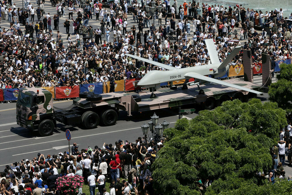 Sa jučerašnje parade u Jerevanu, Foto: Rojters