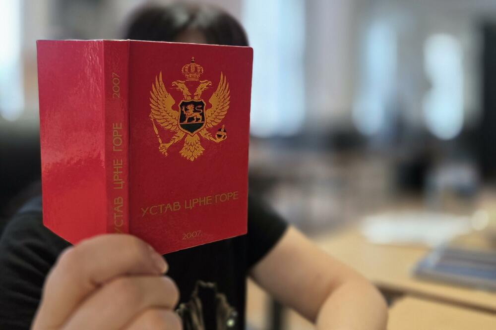 Hoće li biti većine za izmjenu najvišeg pravnog akta: Ustav Crne Gore, Foto: Nikola Dragaš