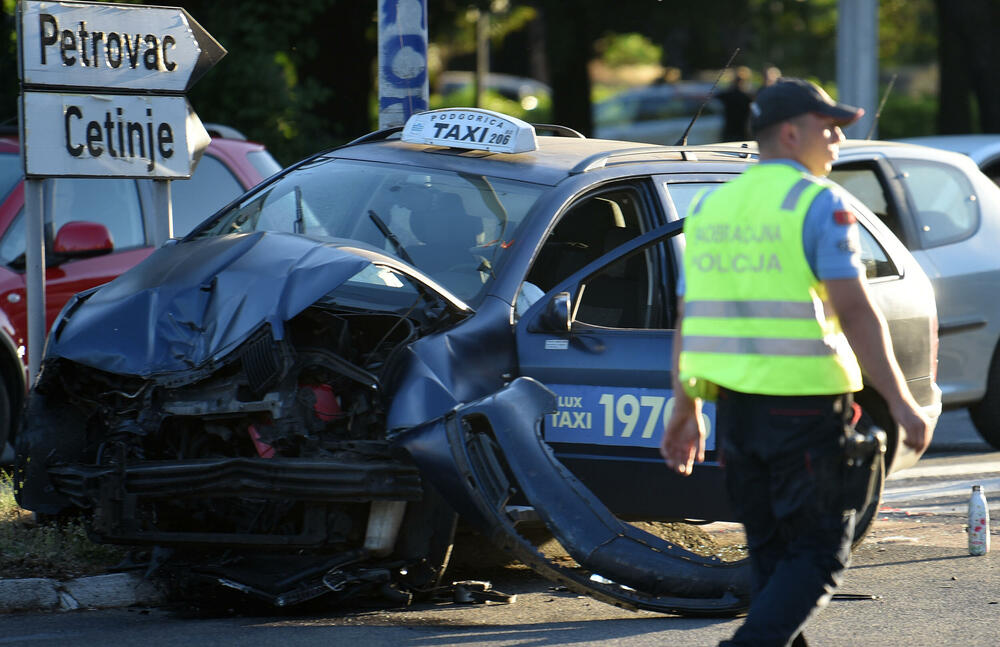 <p>Udes se dogodio u 18:15 časova na raskrsnici kod zgrade Vektre u Podgorici</p>