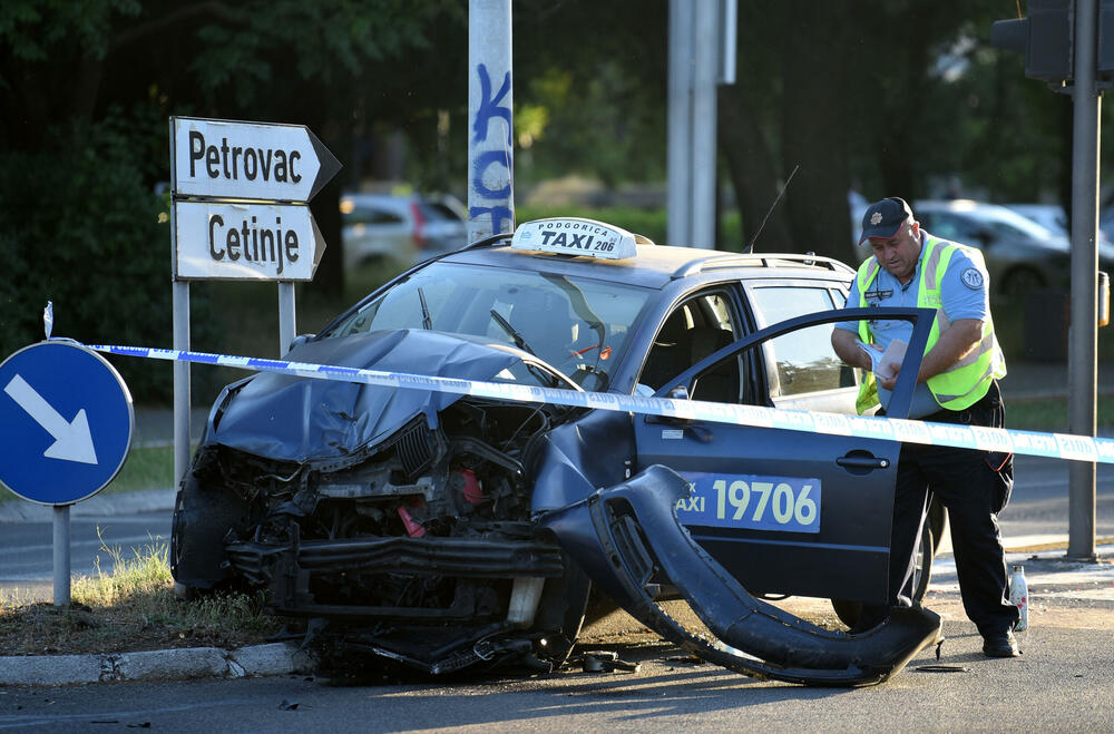 <p>Udes se dogodio u 18:15 časova na raskrsnici kod zgrade Vektre u Podgorici</p>
