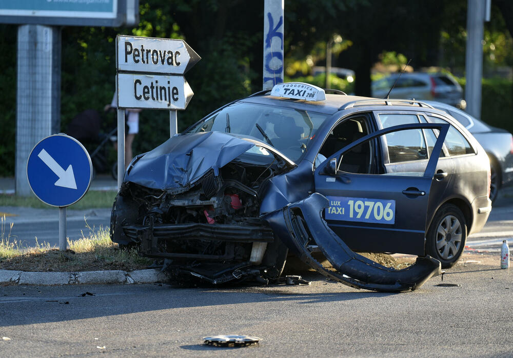 <p>Udes se dogodio u 18:15 časova na raskrsnici kod zgrade Vektre u Podgorici</p>