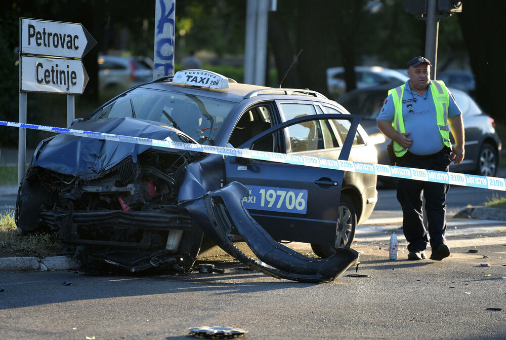<p>Udes se dogodio u 18:15 časova na raskrsnici kod zgrade Vektre u Podgorici</p>