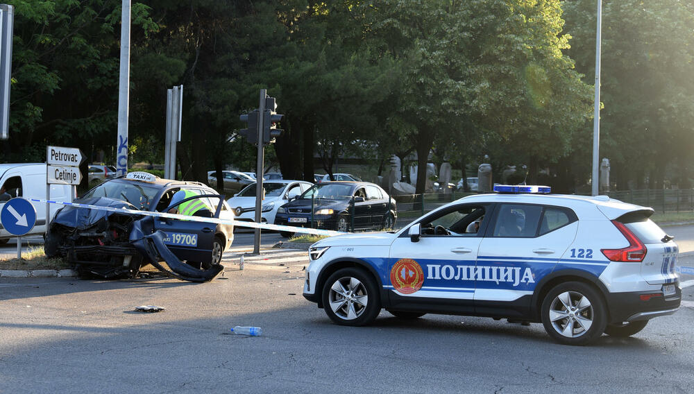 <p>Udes se dogodio u 18:15 časova na raskrsnici kod zgrade Vektre u Podgorici</p>