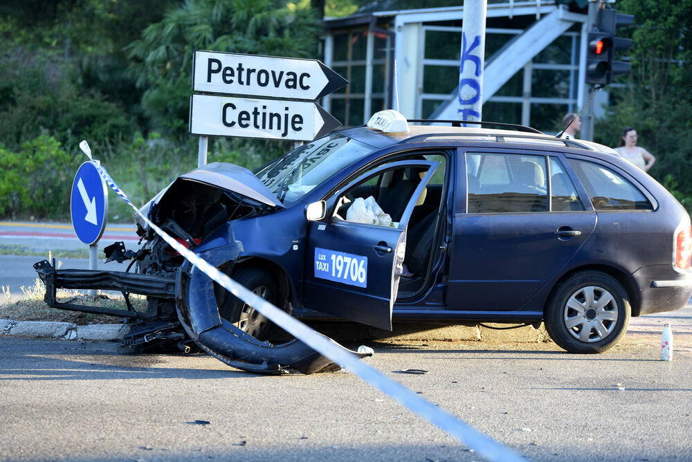 <p>Udes se dogodio u 18:15 časova na raskrsnici kod zgrade Vektre u Podgorici</p>
