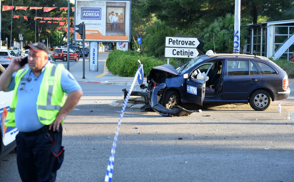 <p>Udes se dogodio u 18:15 časova na raskrsnici kod zgrade Vektre u Podgorici</p>