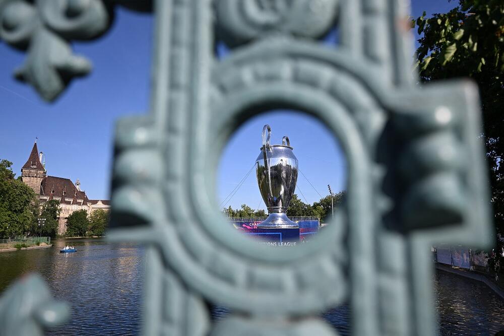 <p>Fotografije Reutersa dočaravaju atmosferu na ulicama uoči velikog finala Lige šampiona</p>