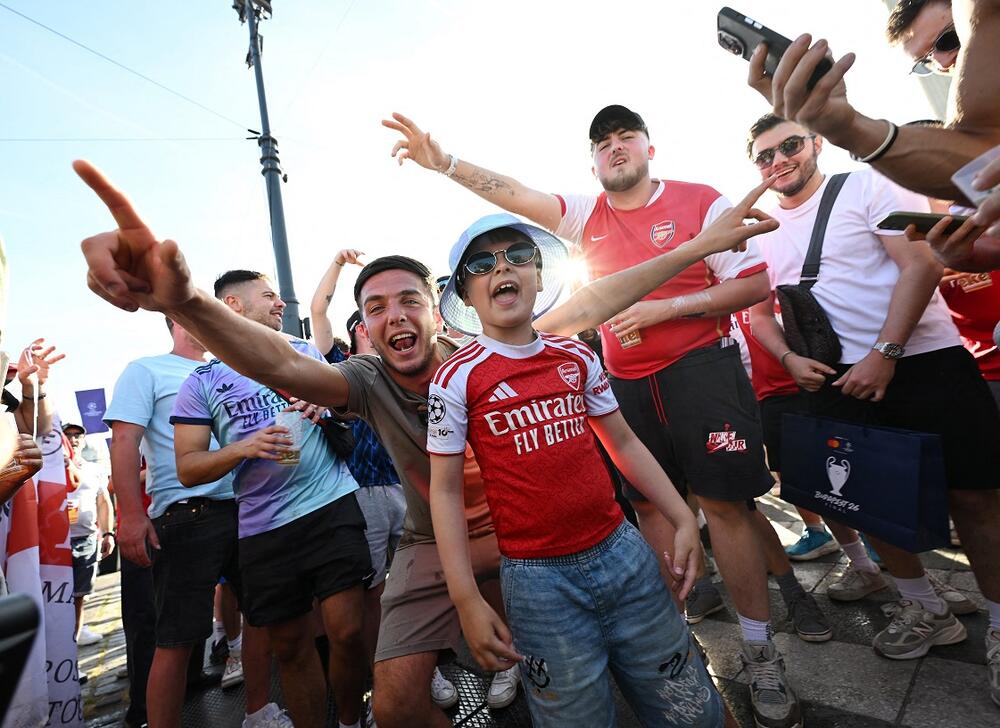 <p>Fotografije Reutersa dočaravaju atmosferu na ulicama uoči velikog finala Lige šampiona</p>
