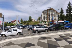 Skuplji parking na Žabljaku tokom sezone