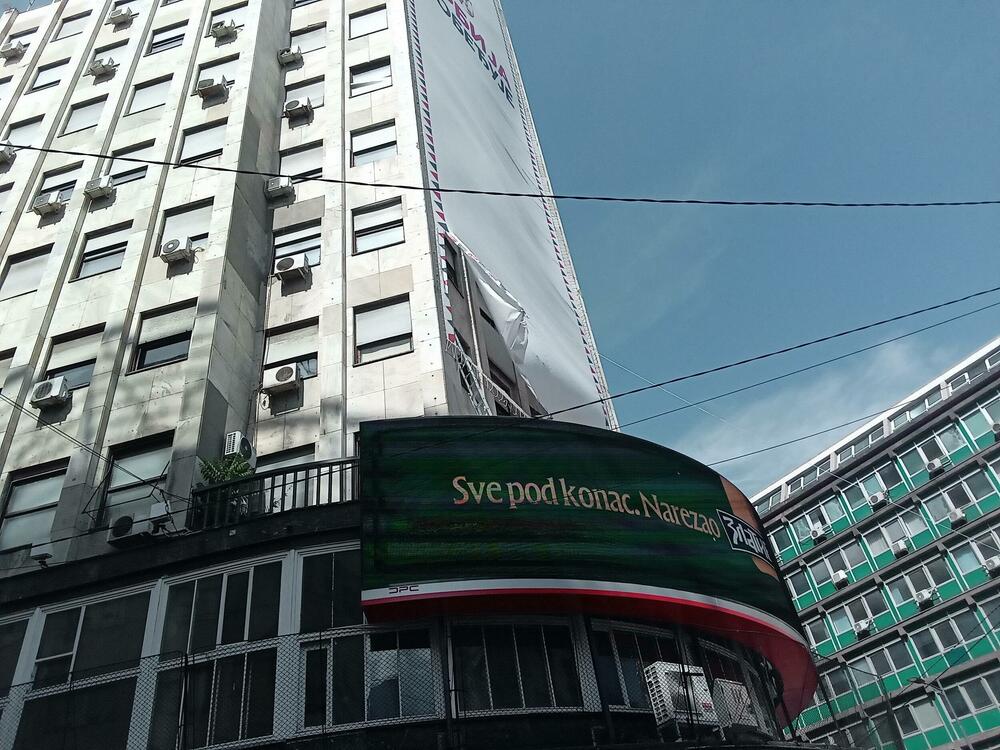 <p>Veliki baner je onemogućio bijеlim čiopama pristup gnijеzdima zbog čega su mladunci ostali zarobljеni bez hrane</p>