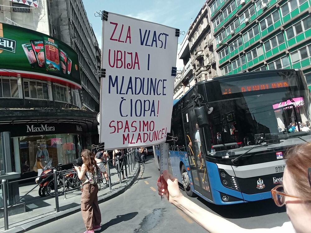 <p>Veliki baner je onemogućio bijеlim čiopama pristup gnijеzdima zbog čega su mladunci ostali zarobljеni bez hrane</p>