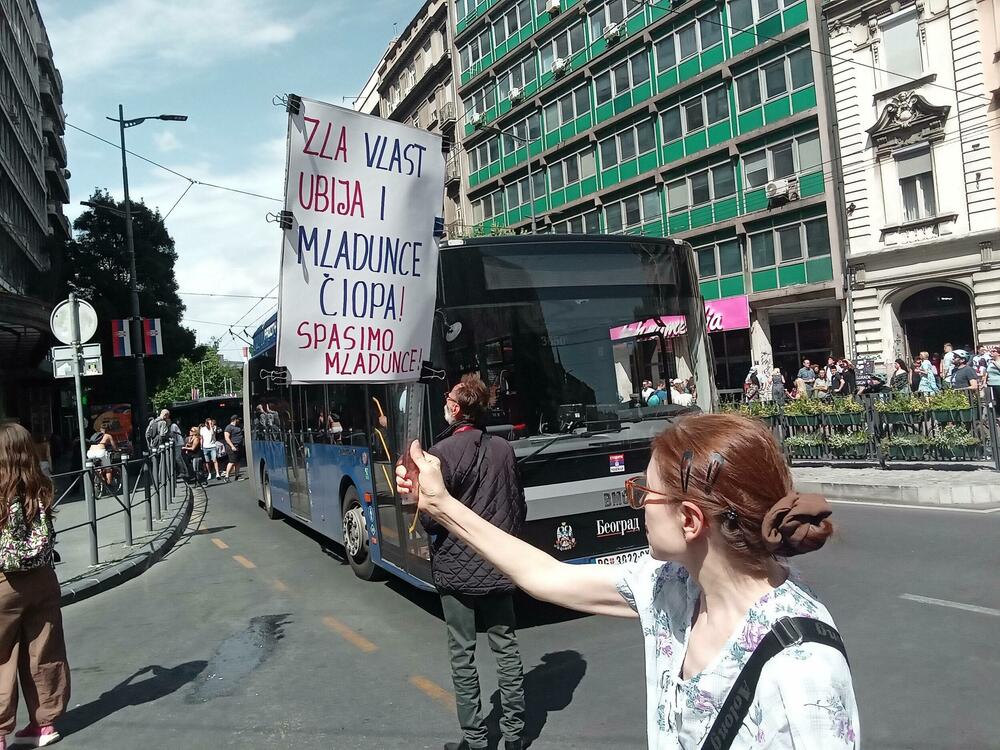 Građani se okupili u Beogradu: Zahtijevaju da se ukloni baner...