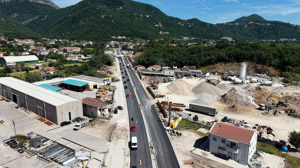 <p>Bulevar Tivat-Jaz dug je 16 kilometara</p>