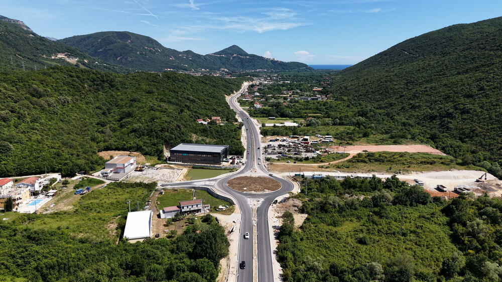 <p>Bulevar Tivat-Jaz dug je 16 kilometara</p>