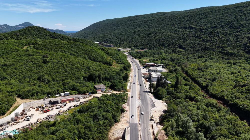 <p>Bulevar Tivat-Jaz dug je 16 kilometara</p>