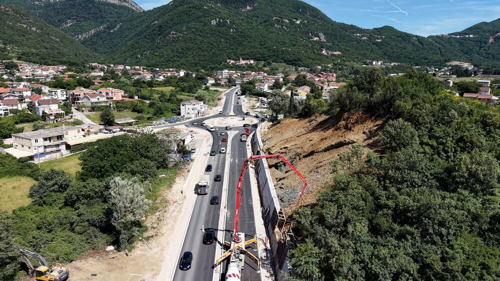 <p>Bulevar Tivat-Jaz dug je 16 kilometara</p>