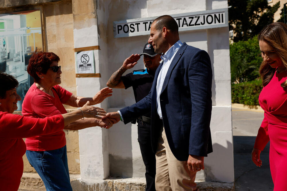 Abela sa građanima, Foto: Reuters