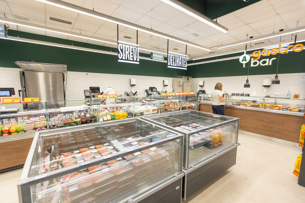 <p><em>Bar je jutros u 10 časova dobio novo mjesto za kupovinu &ndash; Aroma market u ulici Barskih maslinara broj 23 otvorio je vrata za prve potrošače.</em></p>