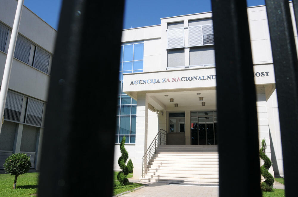 CIN CG: I kompromitovani stižu u tajnu službu - kadrovska politika...