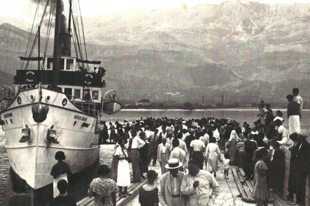 Jedno od plovila nekadašnje "Zetske": Brod Herceg Novi u Budvi, Foto: Zuber Gregovic