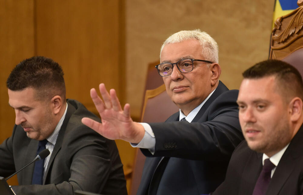 <p>Premijer Milojko Spajić danas odgovarao na pitanja poslanika na premijerskom satu u Skupštini</p>