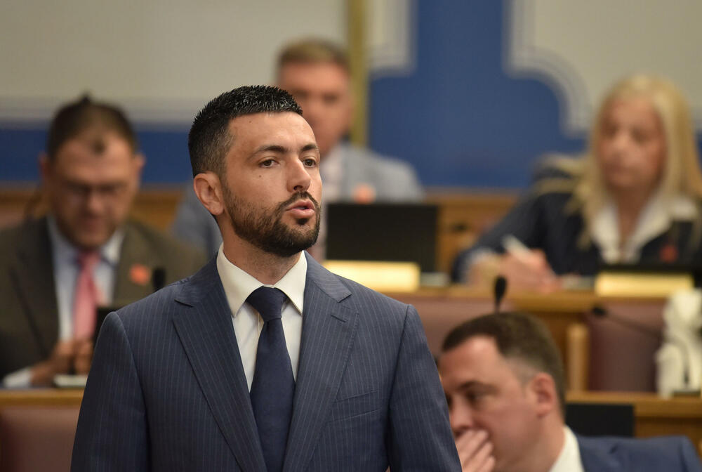 <p>Premijer Milojko Spajić danas odgovarao na pitanja poslanika na premijerskom satu u Skupštini</p>