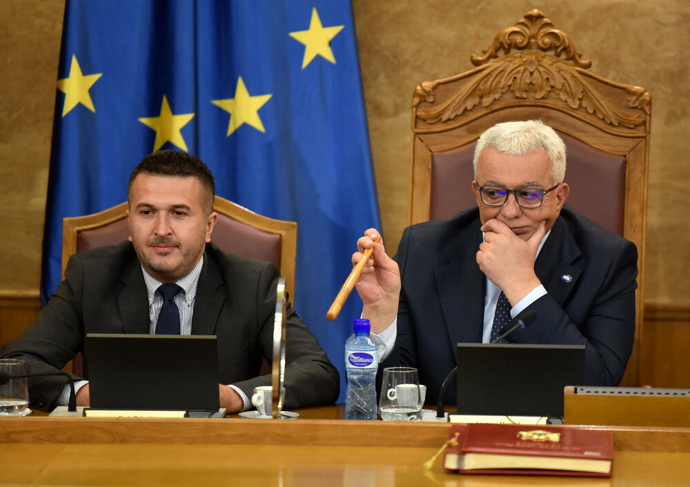 <p>Premijer Milojko Spajić danas odgovarao na pitanja poslanika na premijerskom satu u Skupštini</p>