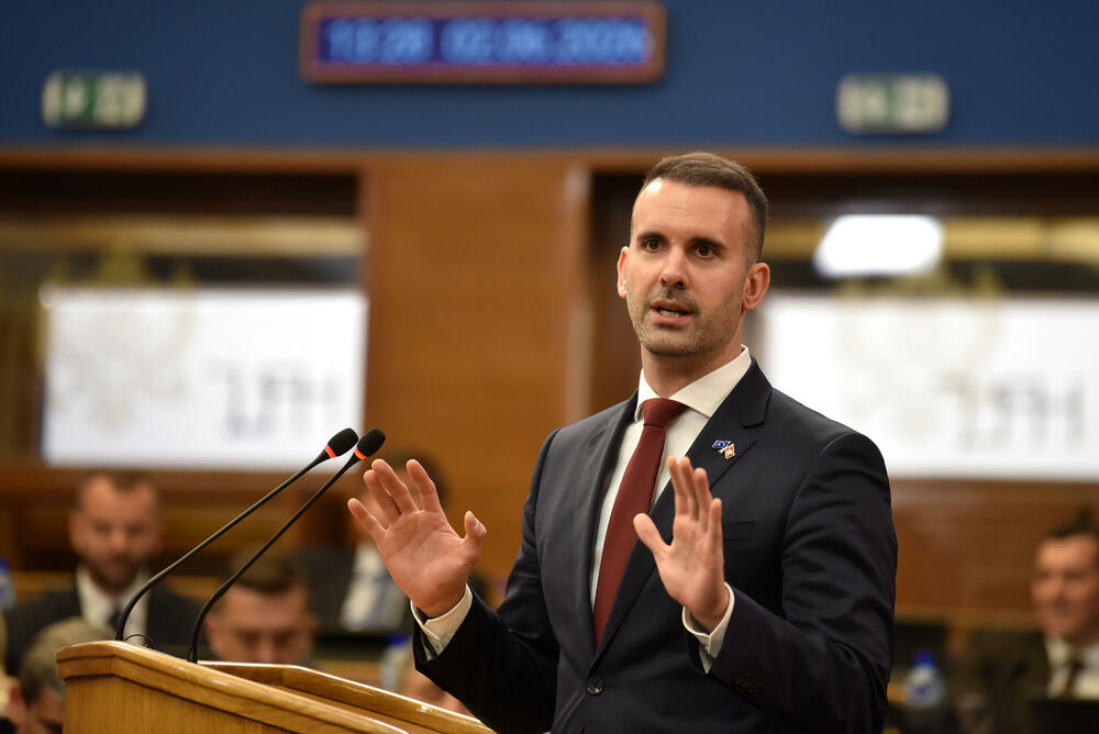 <p>Premijer Milojko Spajić danas odgovarao na pitanja poslanika na premijerskom satu u Skupštini</p>