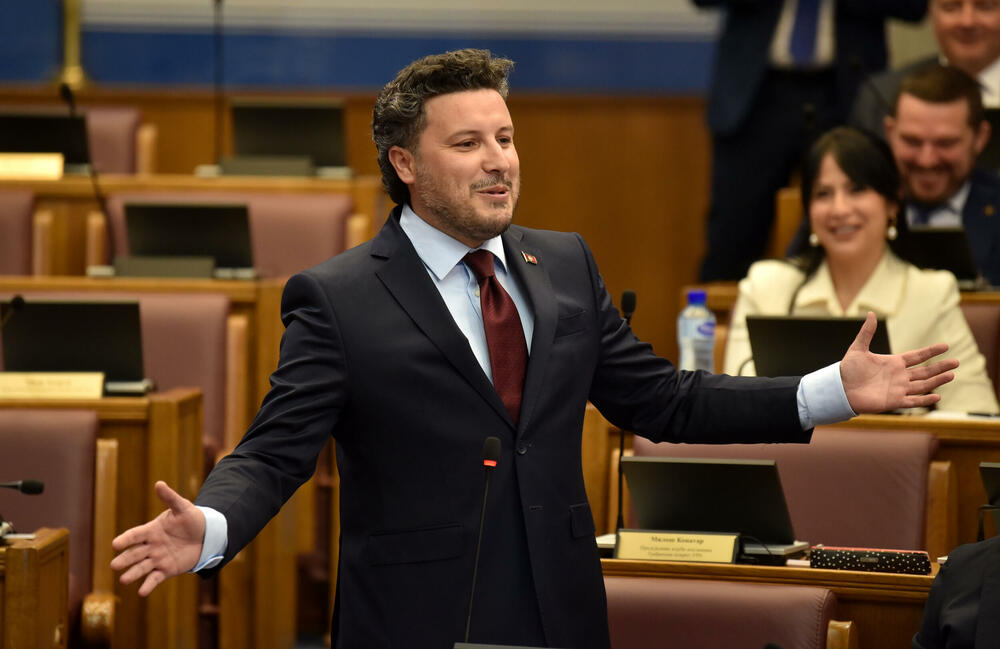 <p>Premijer Milojko Spajić danas odgovarao na pitanja poslanika na premijerskom satu u Skupštini</p>